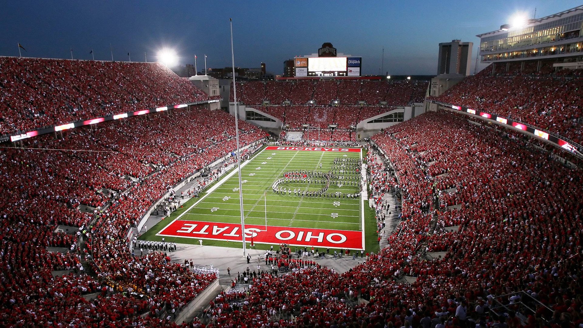 城市公路赛跑：都市里的健步飞奔，城市公路视频